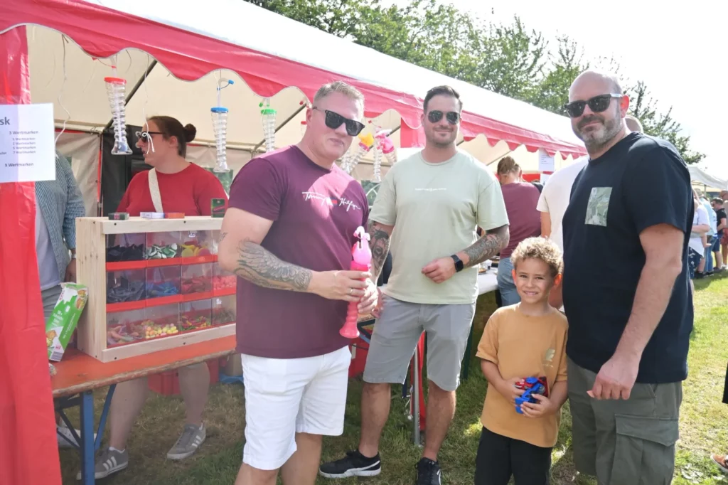 Nicht nur das Slush-Eis war an diesem Stand beliebt – auch die Süßigkeiten. Foto: sam