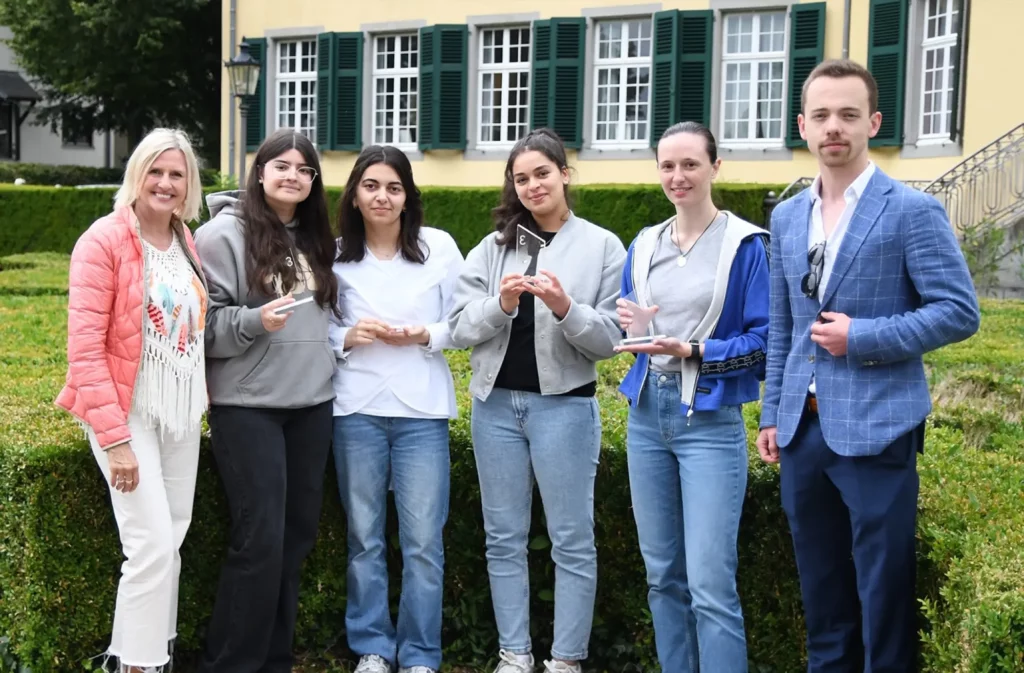 Auf Platz 3: Team „EmpowerBench“ der Gustav-Heinemann-Gesamtschule in Essen