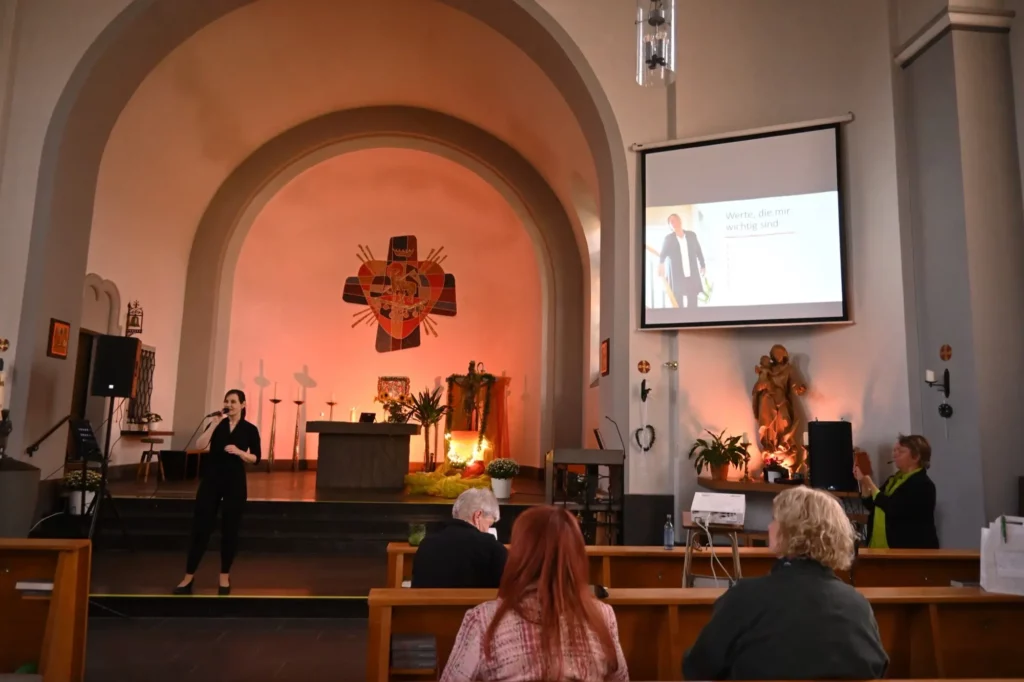 Die Sängerin Jennifer Boldt sorgte bei der Selbstreflexion für die passende musikalische Untermalung. Foto: sam