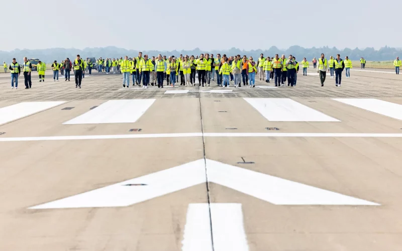 Der FOD-Walk fördert die Sicherheitskultur und Zusammenarbeit auf dem Flughafengelände. Foto: Flughafen Düsseldorf / Andreas Wiese