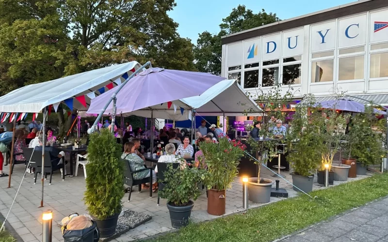 Die Jubiläumsfeier des Duisburger Yacht-Clubs fand unter festlich geschmückten Pavillons statt. Foto: Duisburger Yacht-Club e.V.