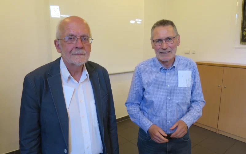 Rolf Dahlmann (links) und der Vorsitzende des Kulturkreises Kalkum, Gerhard Becker. Foto: hs