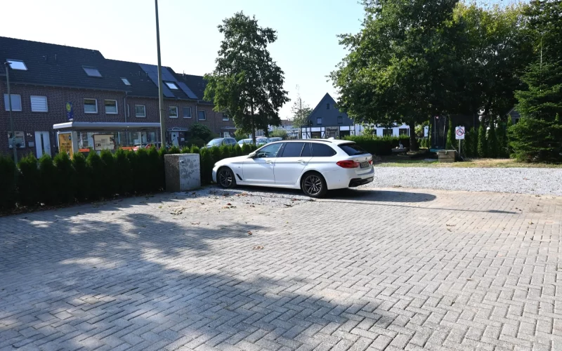 Direkt neben der Bushaltestelle am S-Bahnhof können die Rahmerinnen und Rahmer demnächst auf dem Wochenmarkt einkaufen. Foto: sam