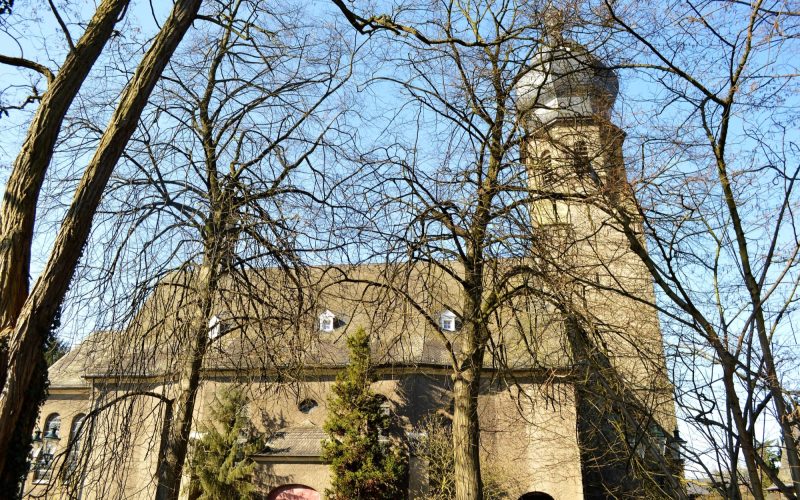 Hinter der Kirche St. Hubertus in Rahm, im Pfarrheim, findet ein Vortrag zum Thema „Duisburg - die grüne Stadt?“ statt. Foto: sam
