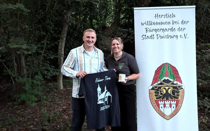 Das amtierende Bezirkskönigspaar aus Rahm, Lukas Lindner und Pia Reichwein, haben noch weitere Spenden für „Löwenstern“ gesammelt. Foto: privat