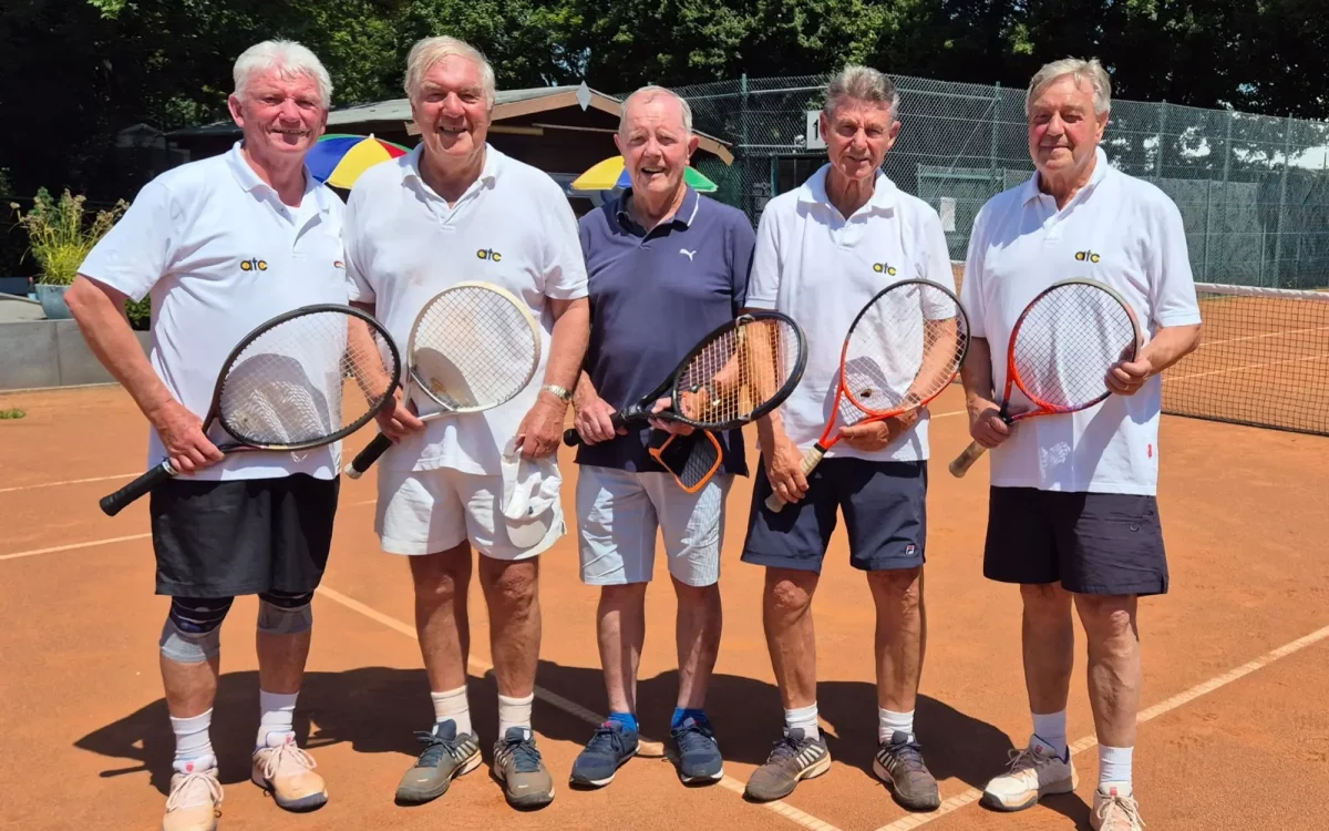 Ferdi Müller, Dr. Hans-Henning Meisel, Herbert Nüttgens (Mannschaftsführer), Gerd Müller, Wolfgang Küppers. (von Links) (Nicht auf dem Foto: Willi Tummes, Günter Friedrich, Joachim Abraham) Foto:F. Müller